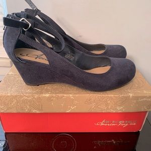 New in box Navy blue wedges